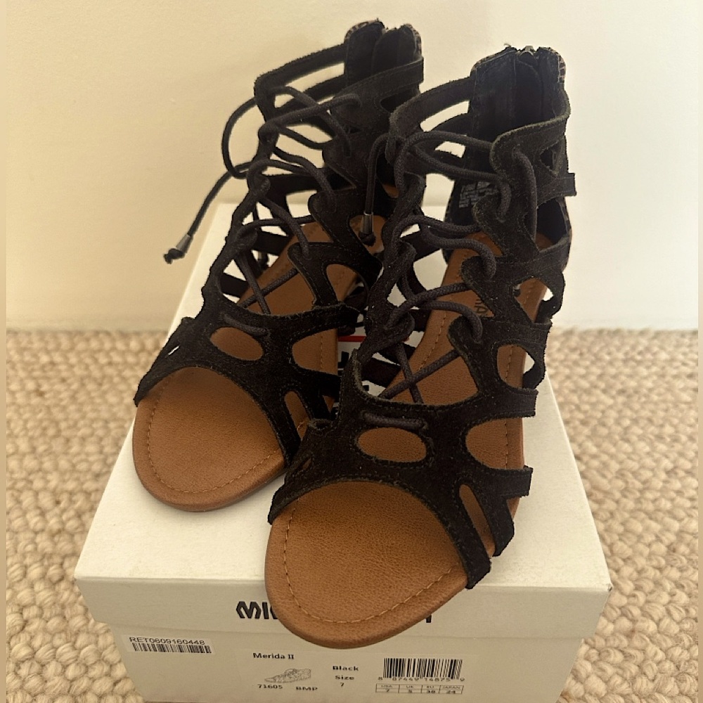 Minnetonka Brand New Women’s Merida II Sandal Black